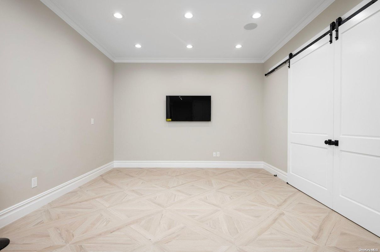 Empty room, Interior, Recessed Lighting, Wood Texture Flooring