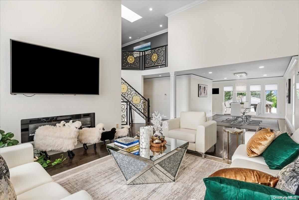 Dining room, Interior, Living room, Pendant Lights, Recessed Lighting, Wood Texture Flooring