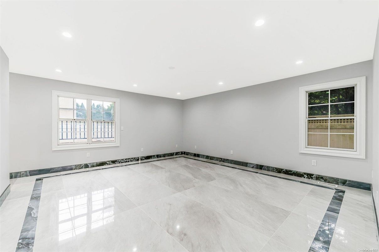 Empty room, Interior, Recessed Lighting
