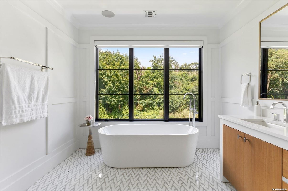 Bathroom, Free Standing Baths, Interior