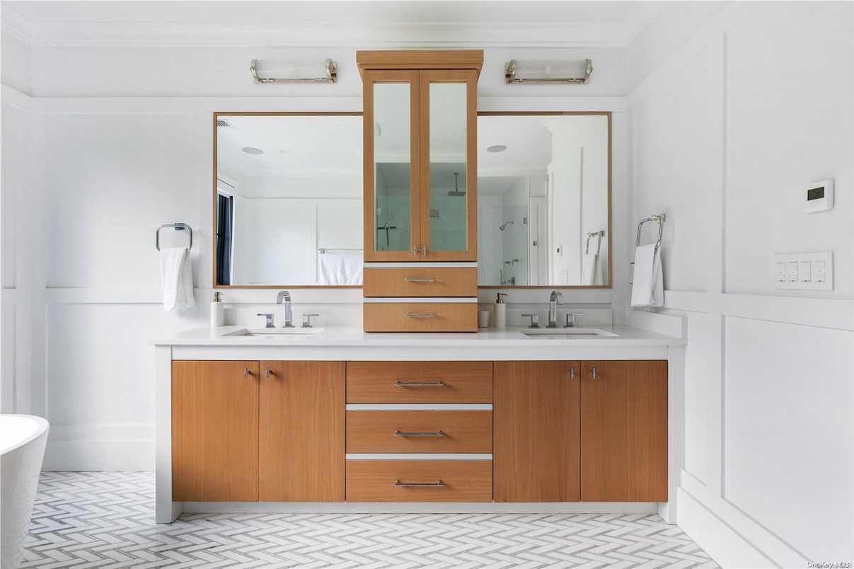 Bathroom, Dual Sink Vanities, Interior