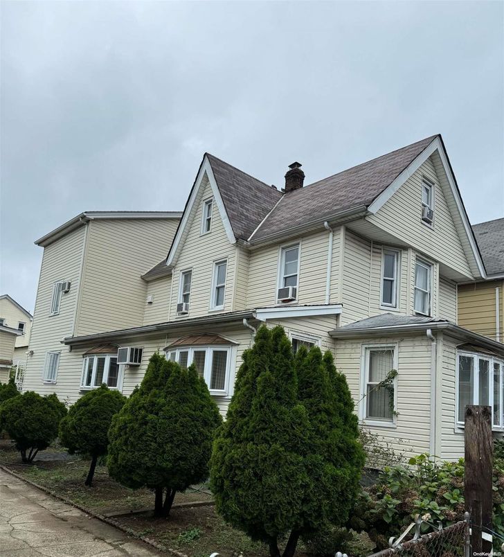 Exterior, Facade, Queen Anne Victorian