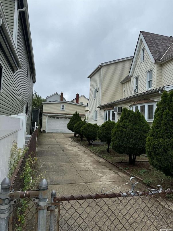 Detached Garage, Exterior