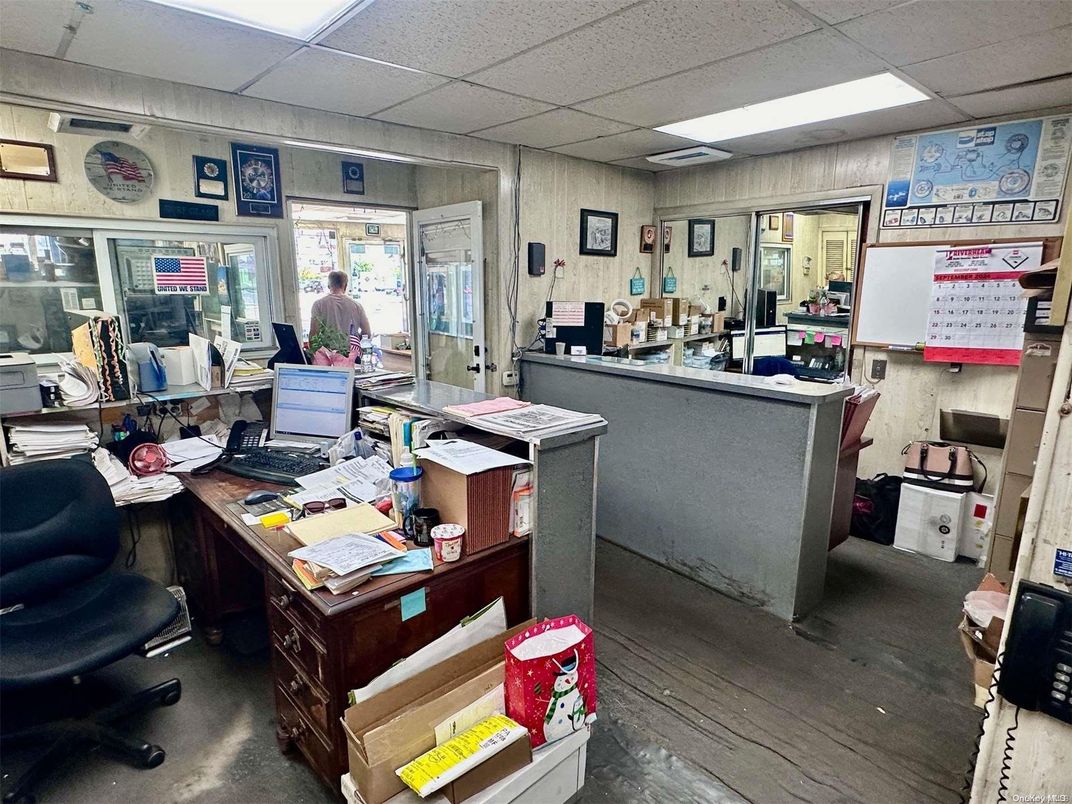 Home Office, Interior