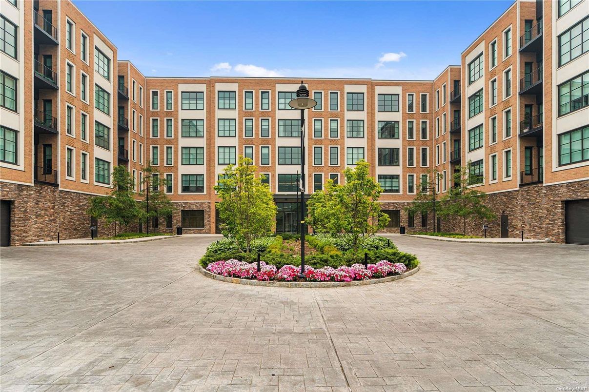 Exterior, Facade, Condo Building