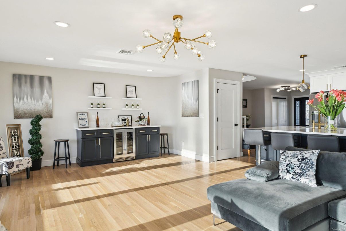 Interior, Pendant Lights, Recessed Lighting, Wood Texture Flooring
