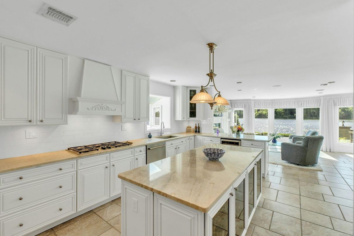 Interior, Kitchen, Living room, Pendant Lights, Recessed Lighting, Stainless Steel Appliances