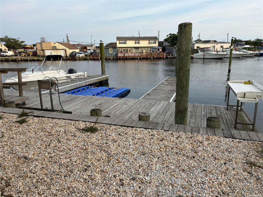 Exterior, Lake