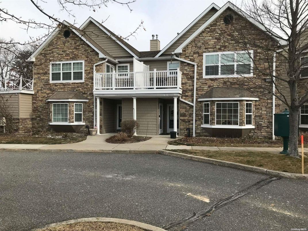 Exterior, Facade, Brick Facade, Brick Traditional