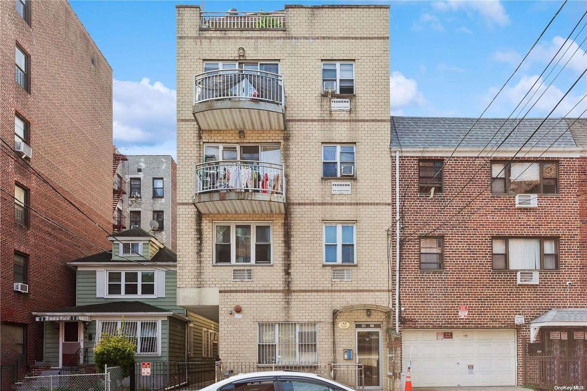 Attached, Exterior, Facade, Brick Facade, Rowhouse