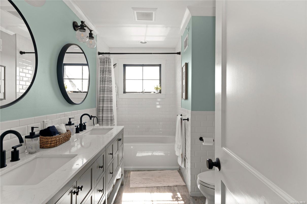 Bathroom, Dual Sink Vanities, Interior