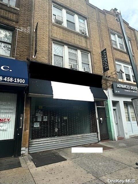 Exterior, Facade, Brick Facade, Rowhouse