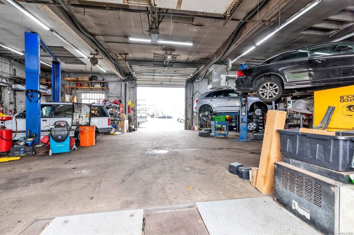 Garage, Interior