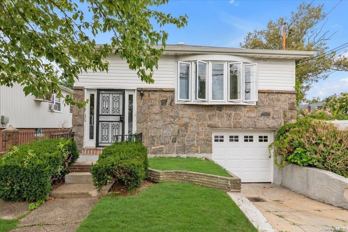Attached, Exterior, Facade, Raised Ranch