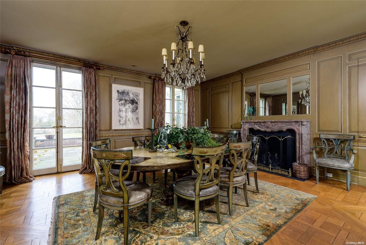 Chandelier, Dining room, Fireplace, Interior, Wood Texture Flooring