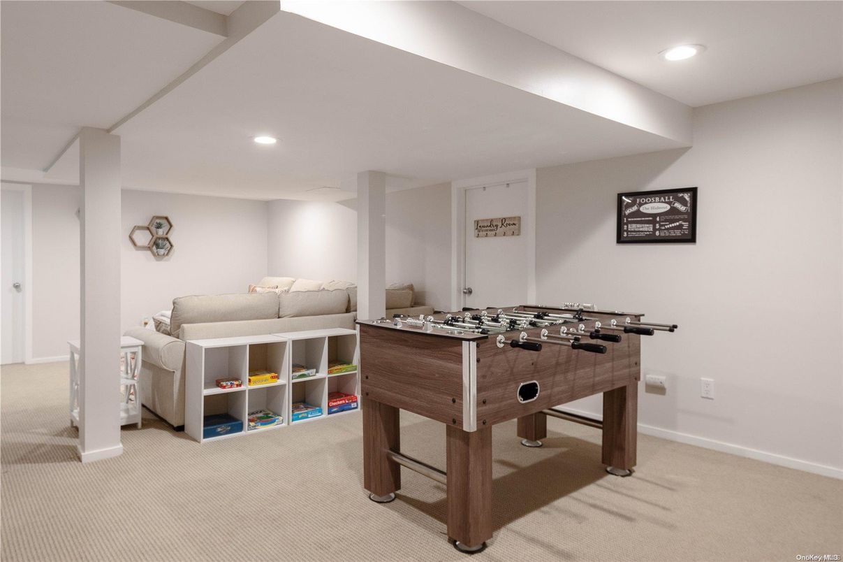 Game Room, Interior, Recessed Lighting
