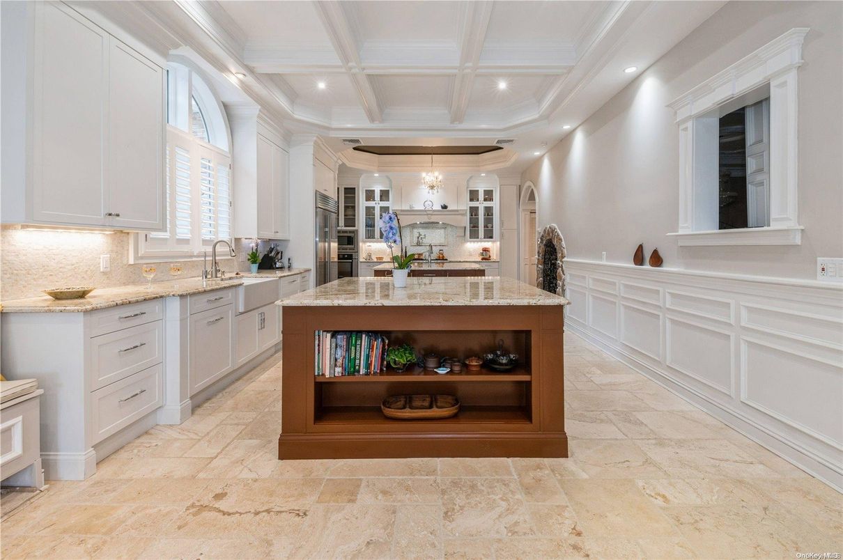 Chandelier, Interior, Kitchen, Recessed Lighting, Stainless Steel Appliances