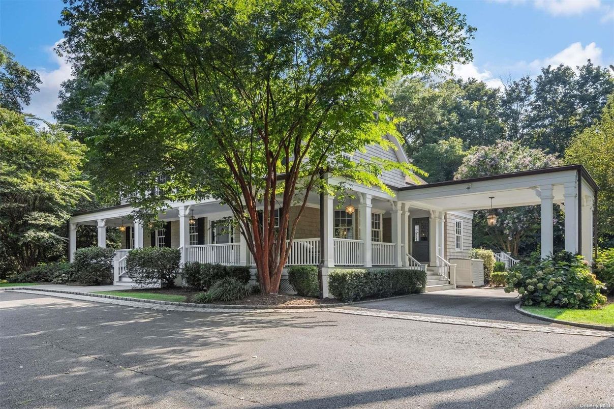 Exterior, Facade, Cape Cod