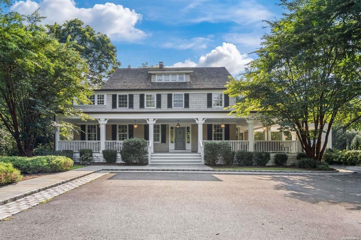 Exterior, Facade, American Foursquare