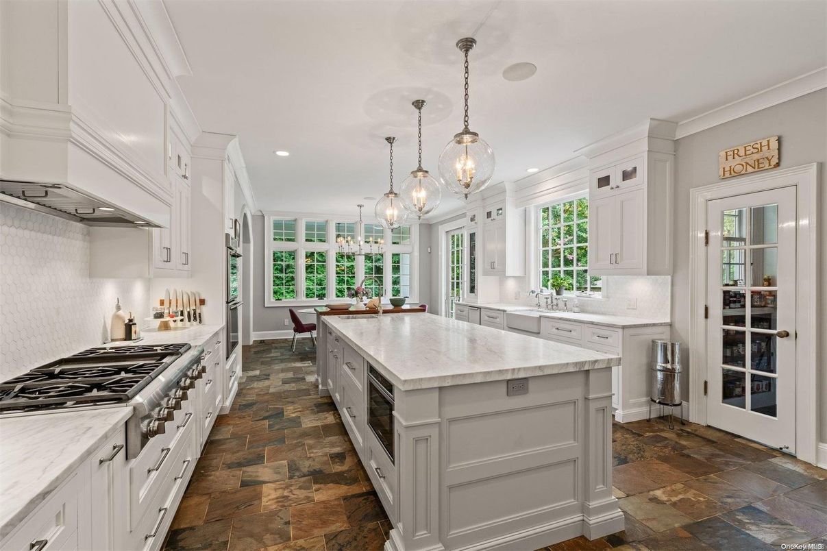 Dining room, Interior, Kitchen, Pendant Lights, Recessed Lighting, Stainless Steel Appliances