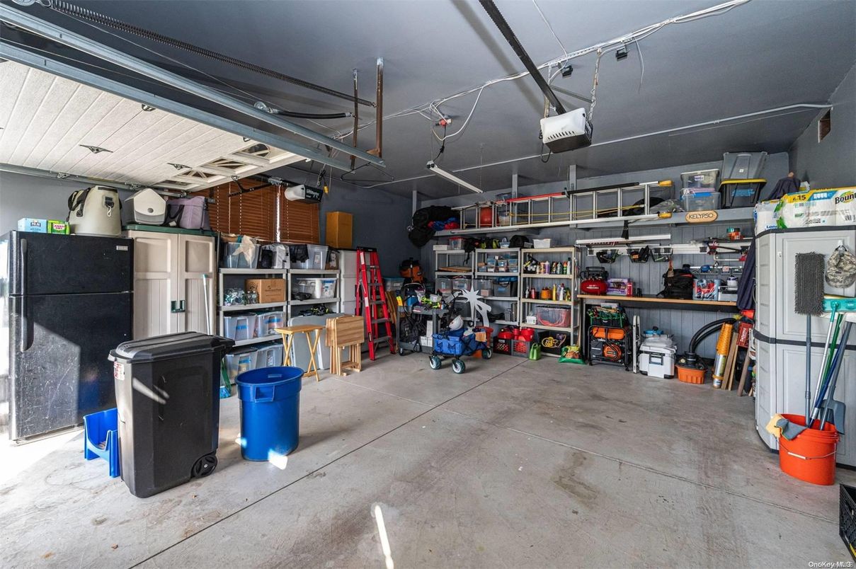 Garage, Interior