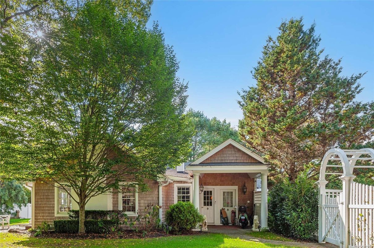 Backyard, Exterior, Facade, Brick Facade, None