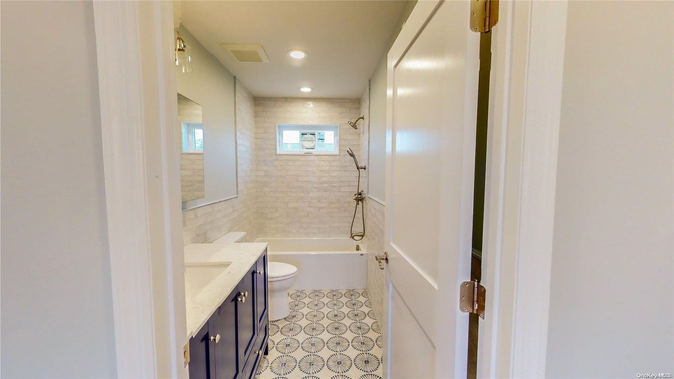 Bathroom, Interior, Recessed Lighting