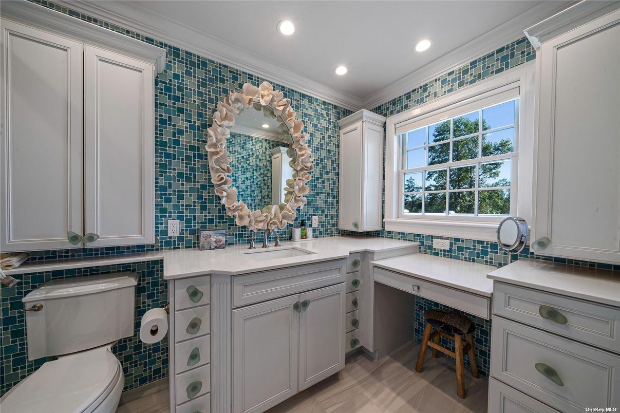 Bathroom, Interior, Recessed Lighting, Wood Texture Flooring
