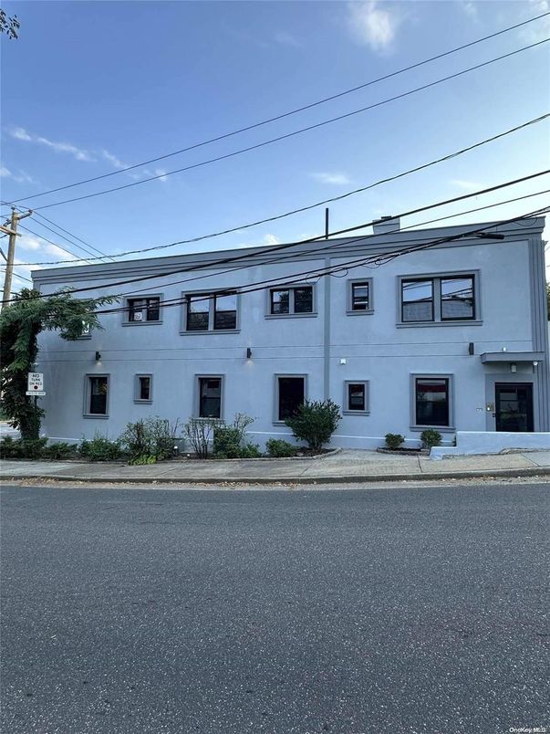 Exterior, Facade, Rowhouse