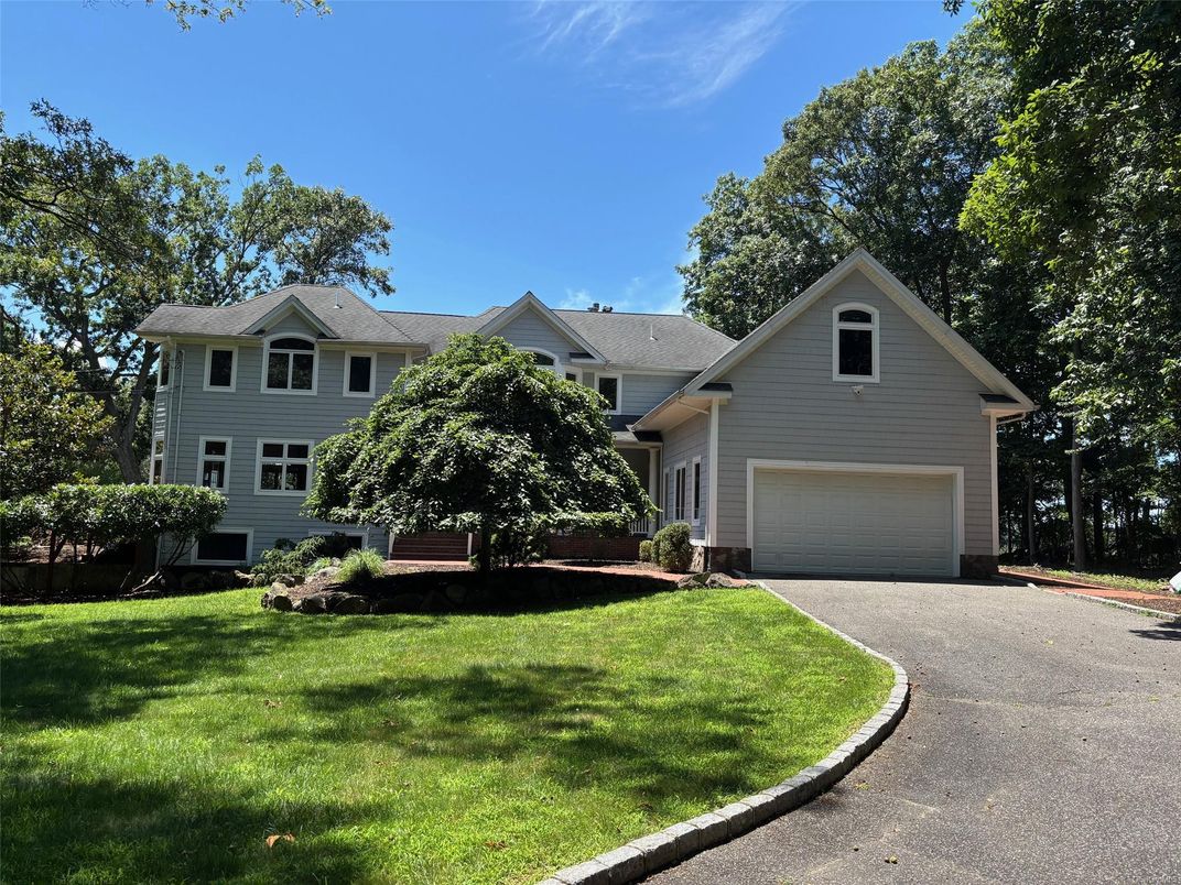 Attached, Exterior, Facade, Farmhouse