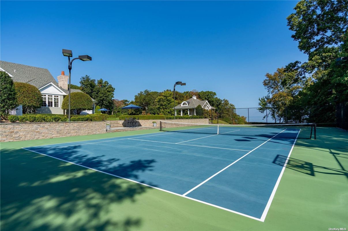 Exterior, Tennis Courts