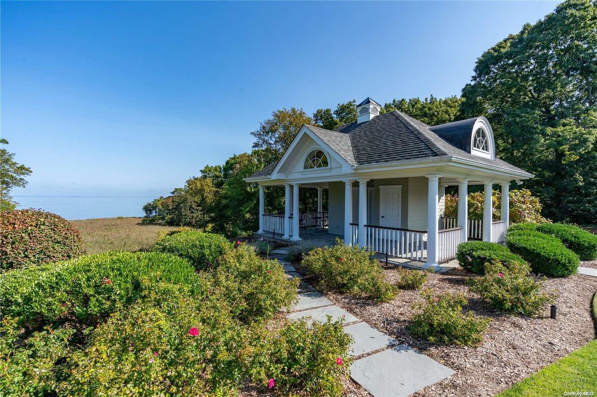 Backyard, Exterior, Facade, Queen Anne Victorian
