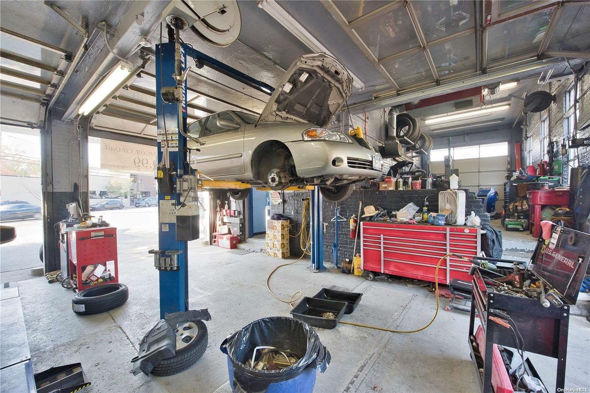 Garage, Interior