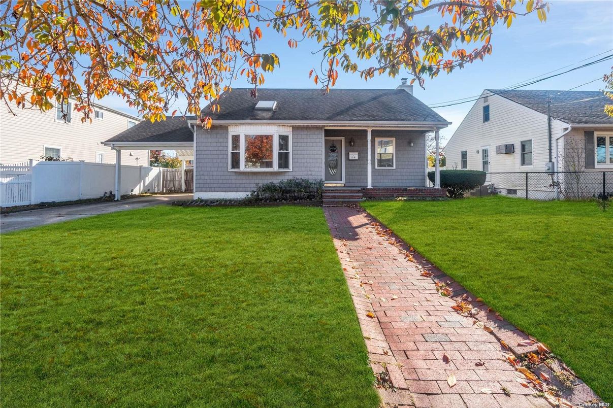 Exterior, Facade, Cape Cod