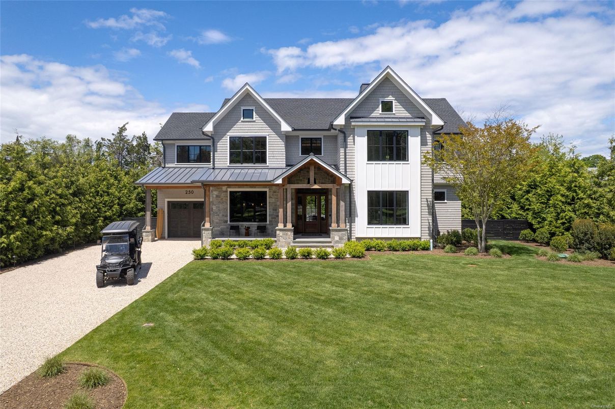 Attached, Exterior, Facade, Farmhouse