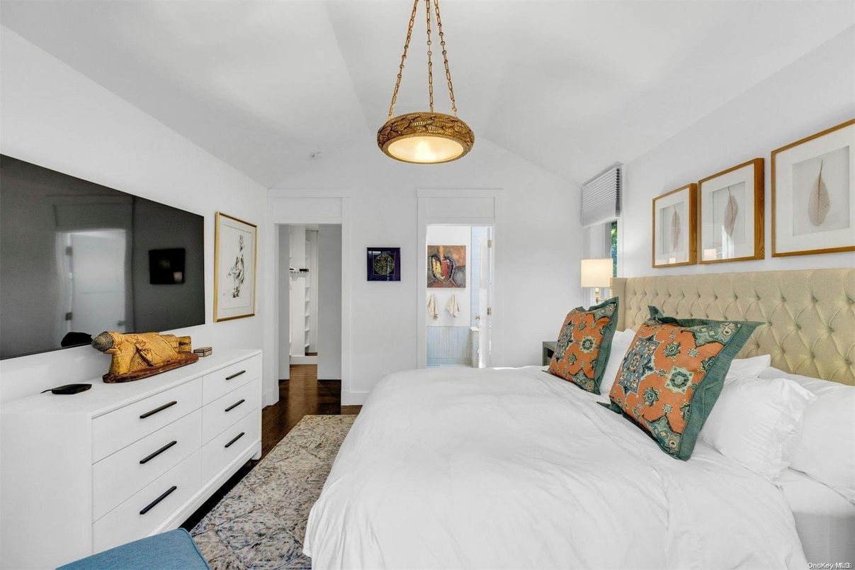 Bedroom, Interior, Pendant Lights, Wood Texture Flooring