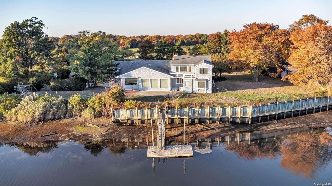 Exterior, Lake