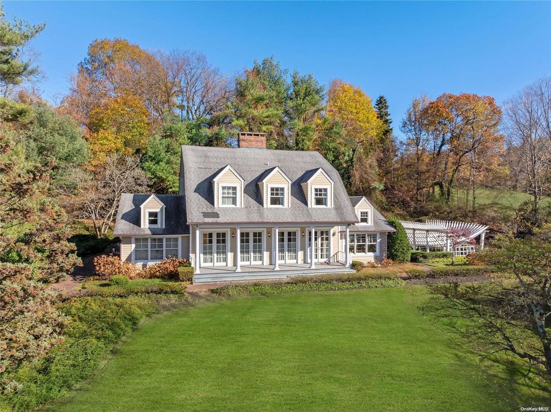 Exterior, Facade, Cape Cod