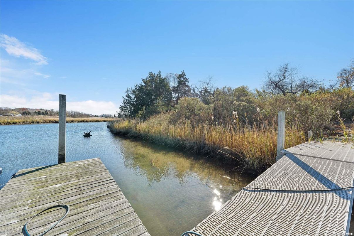 Exterior, Lake