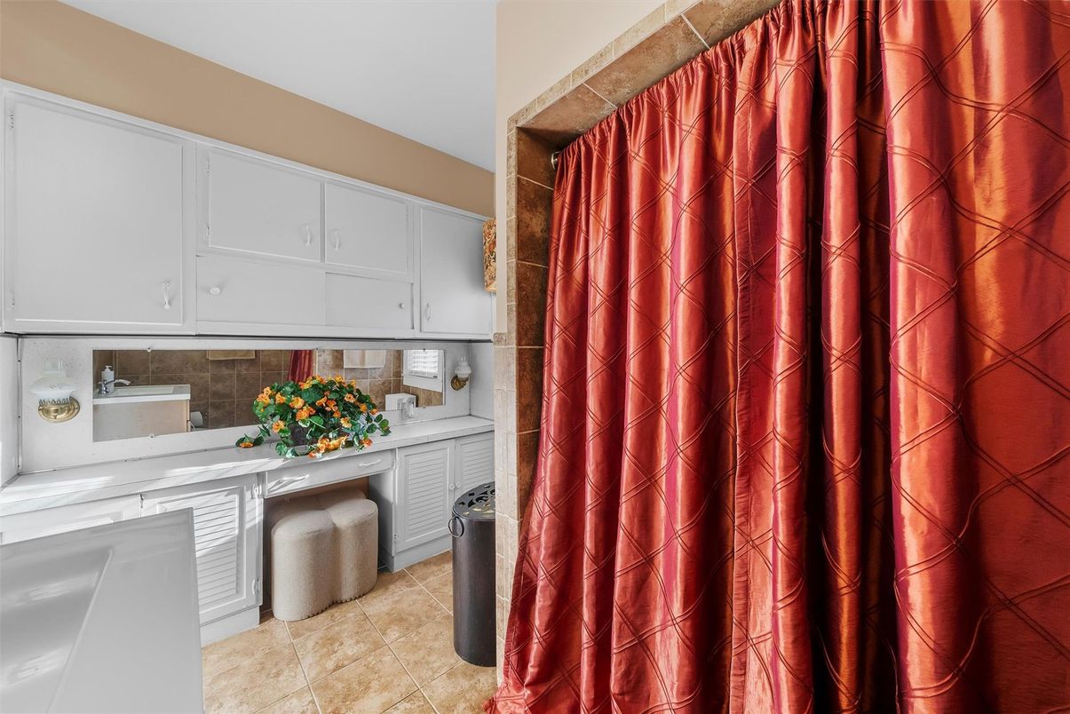 Bathroom, Interior, Tile Countertops