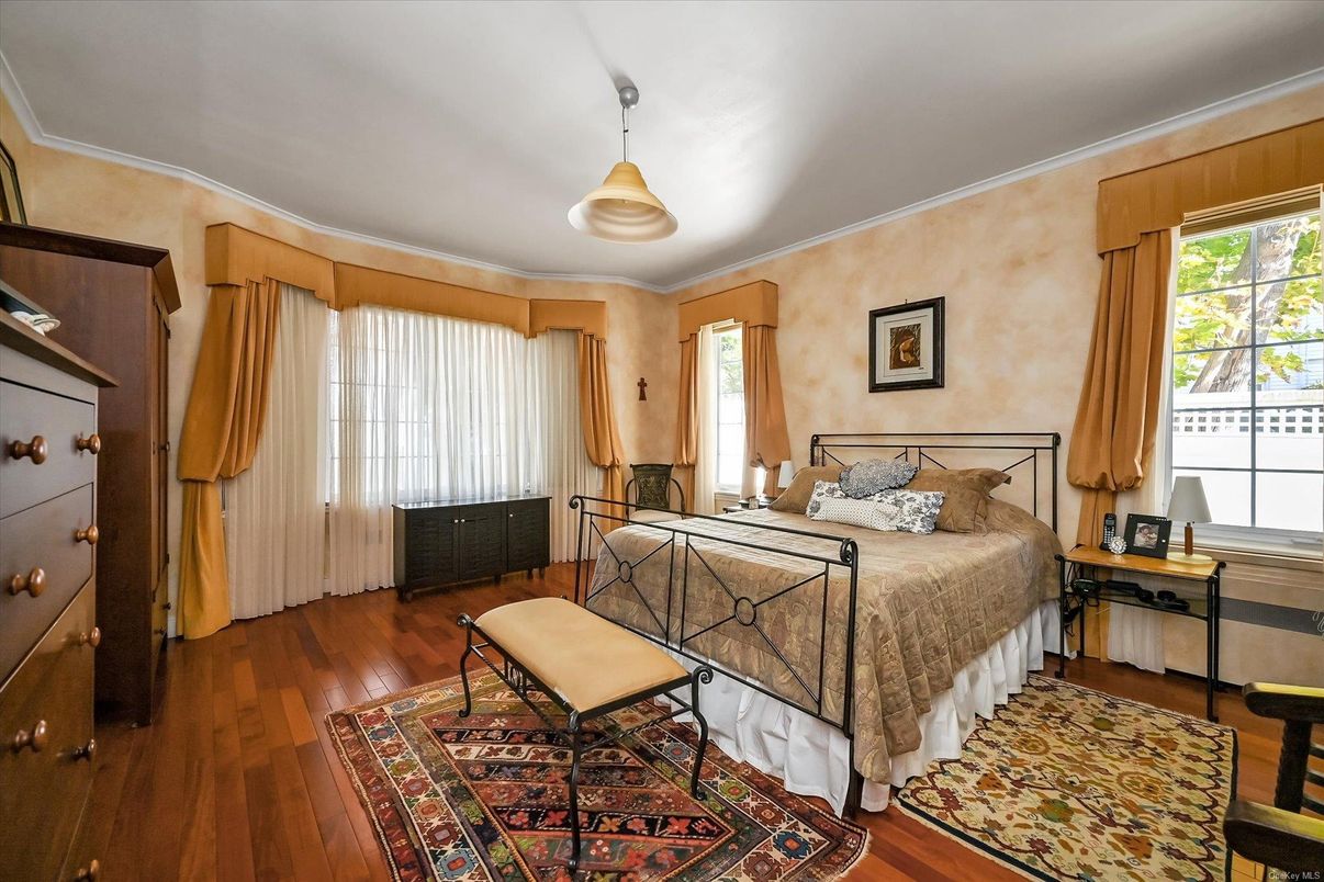 Bedroom, Interior, Pendant Lights, Wood Texture Flooring