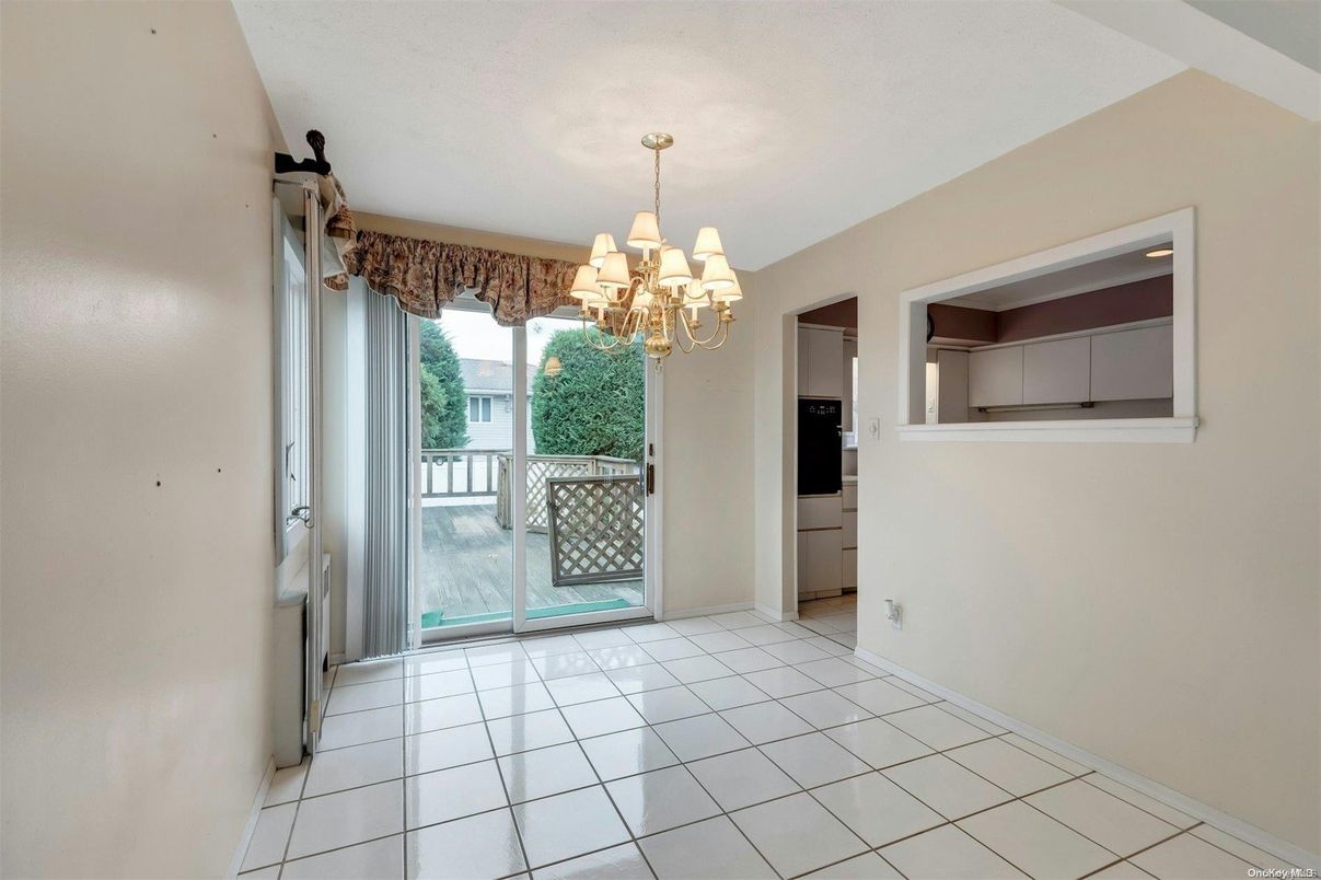 Chandelier, Empty room, Interior