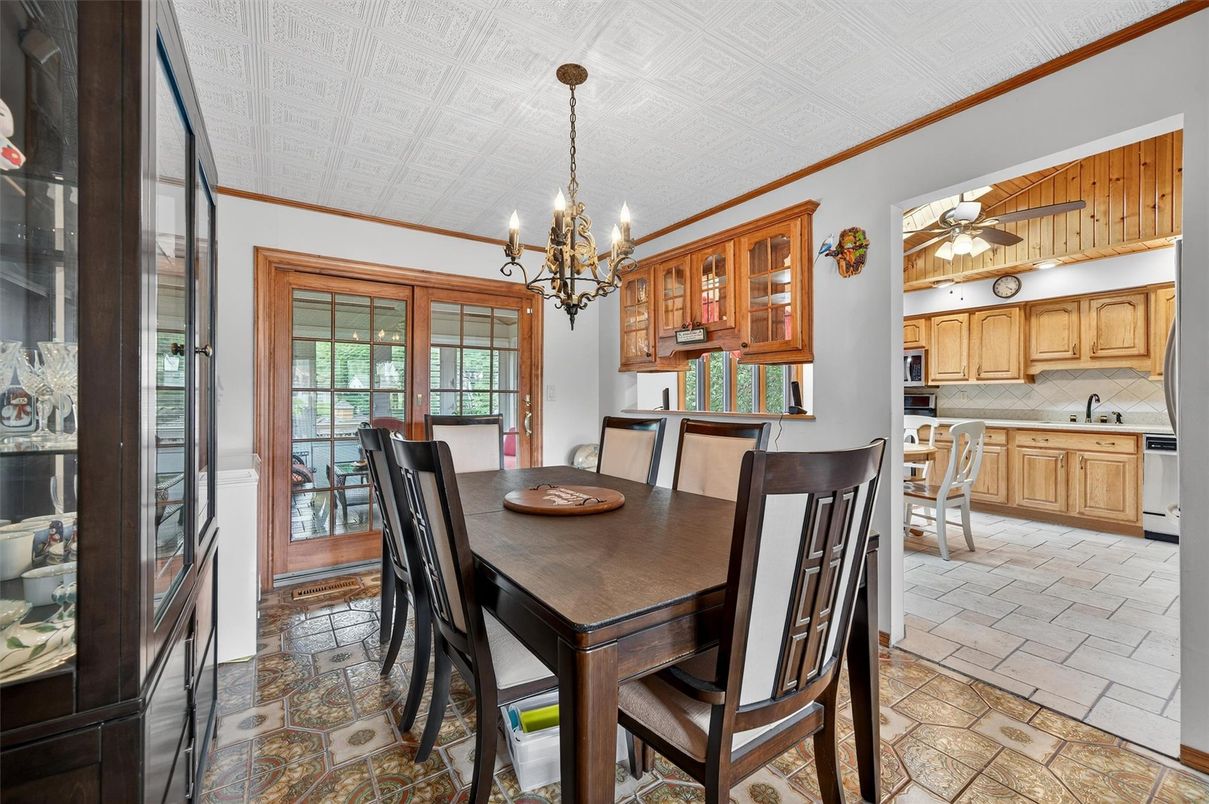 Chandelier, Dining room, Interior, Kitchen
