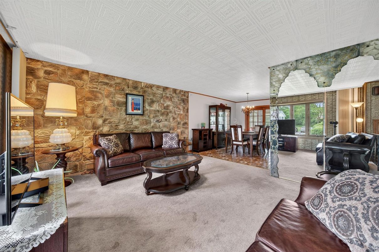 Chandelier, Dining room, Interior, Living room, Pendant Lights, Stone Walls