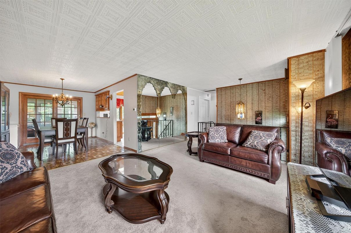 Chandelier, Dining room, Interior, Living room