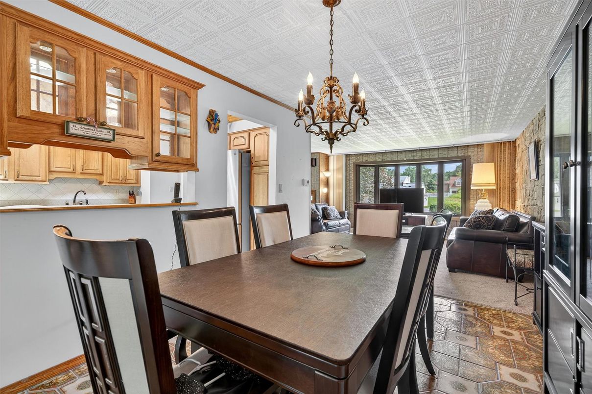 Chandelier, Dining room, Interior, Kitchen, Living room