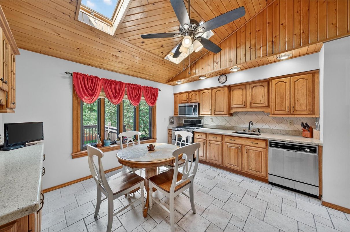 Dining room, Interior, Kitchen, Stainless Steel Appliances, Wooden Ceilings