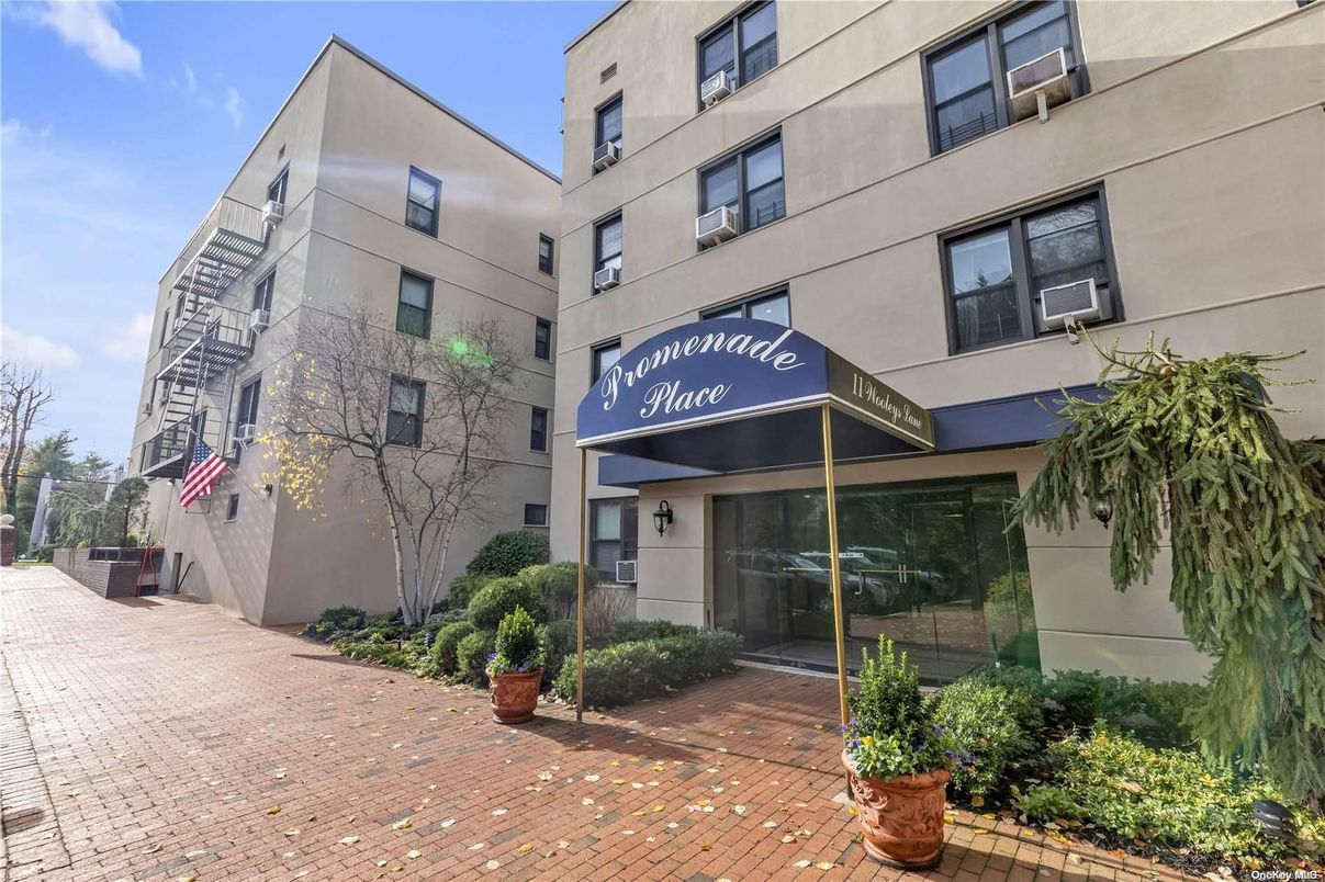 Exterior, Facade, None