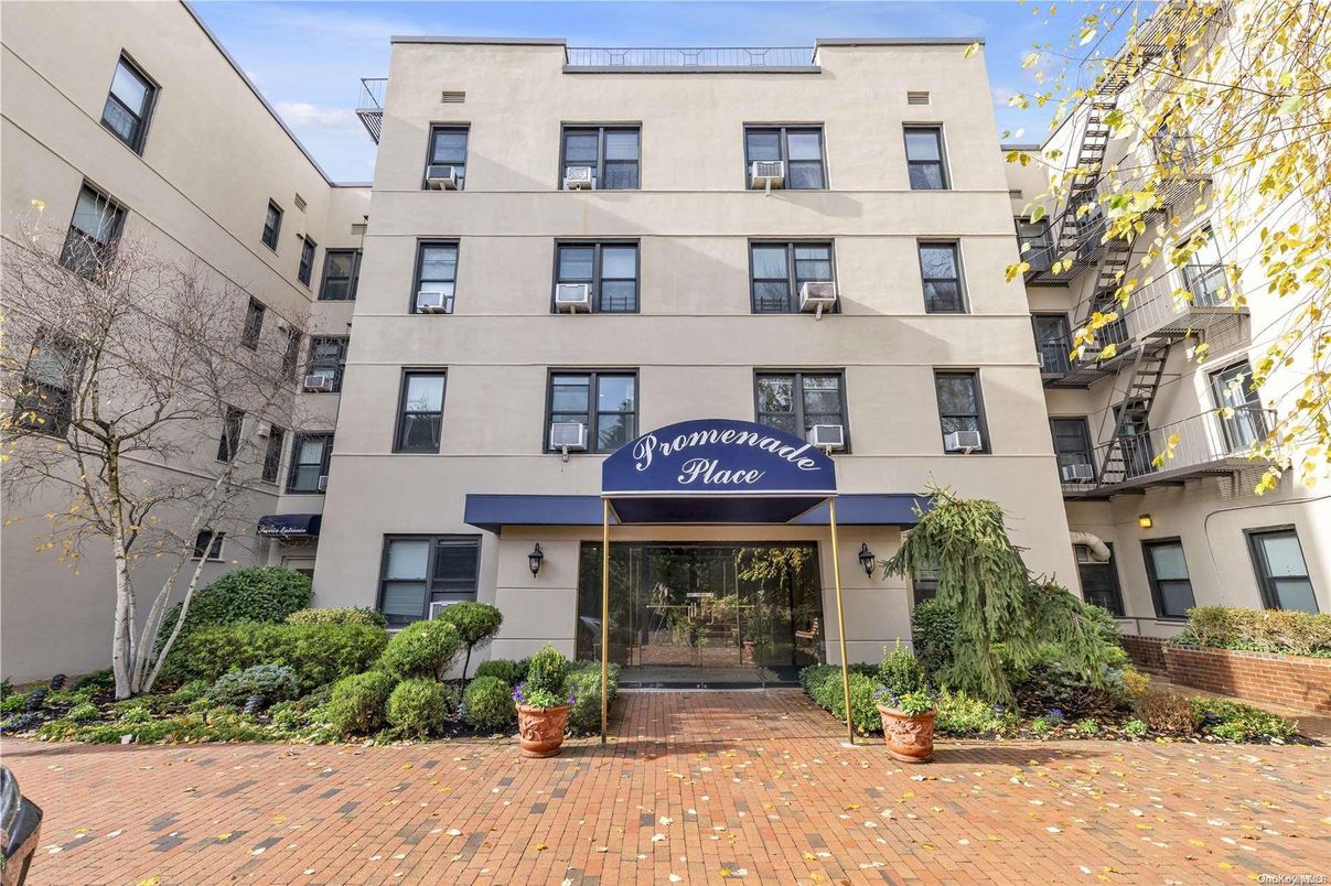 Exterior, Facade, Condo Building