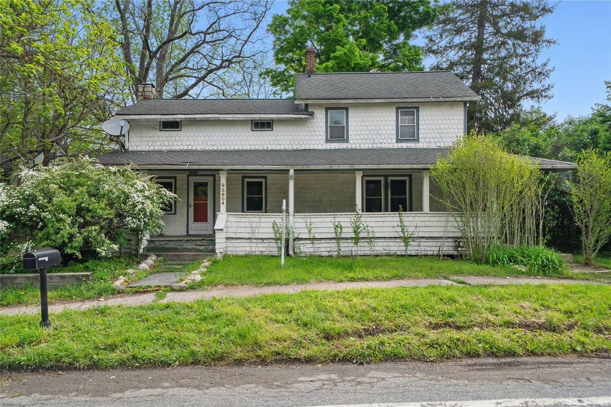 Exterior, Facade, American Foursquare
